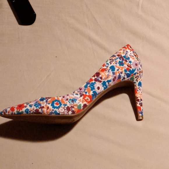 Heels - Picture 2 of 2